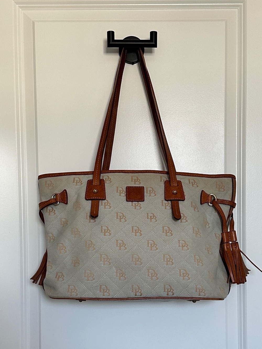 Dooney & Bourke Signature Fabric Monogram Tote Bag K9196416